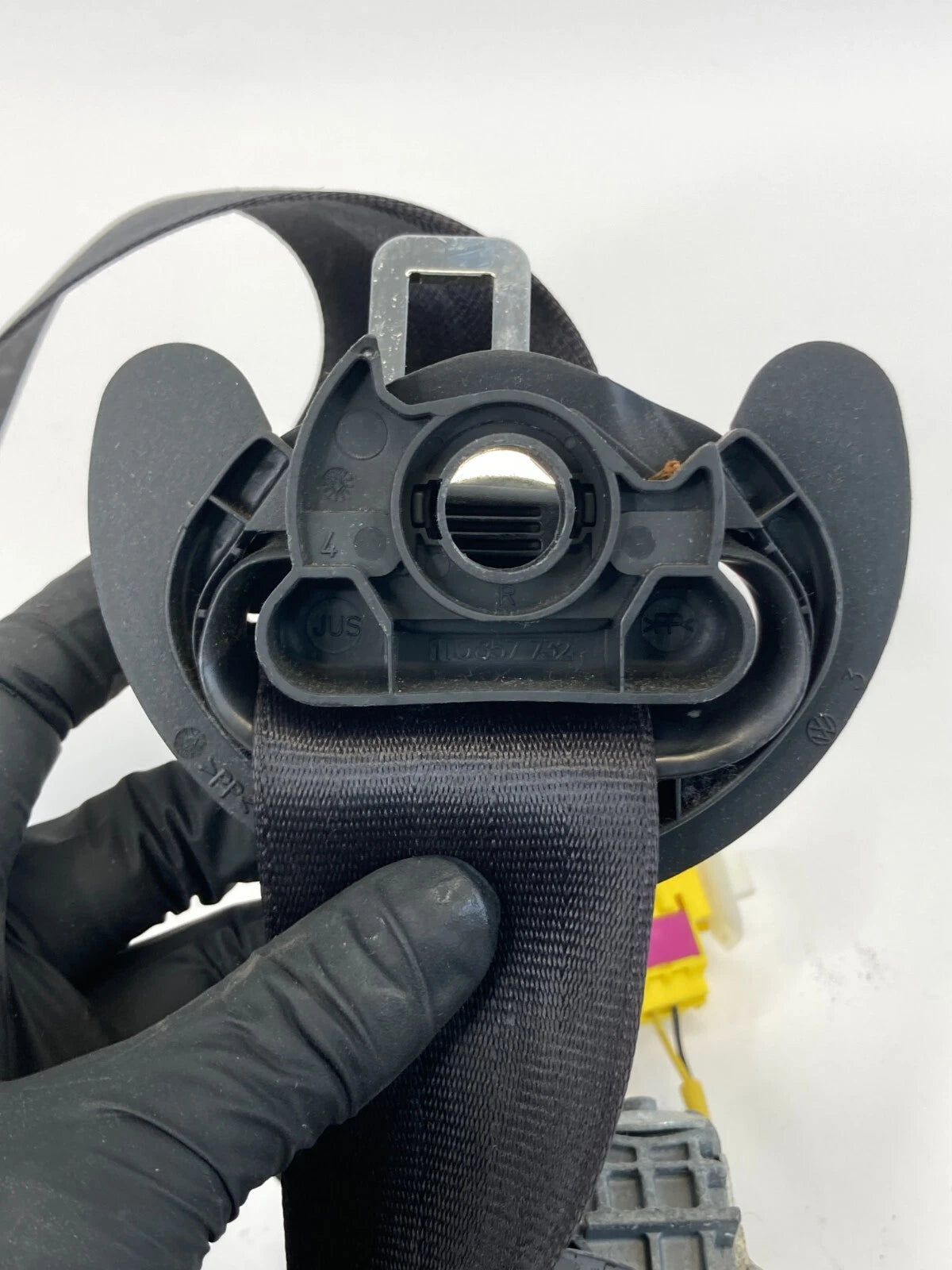 2005-2007 VOLKSWAGEN JETTA FRONT RIGHT SIDE SEAT BELT RETRACTOR 604003400A OEM