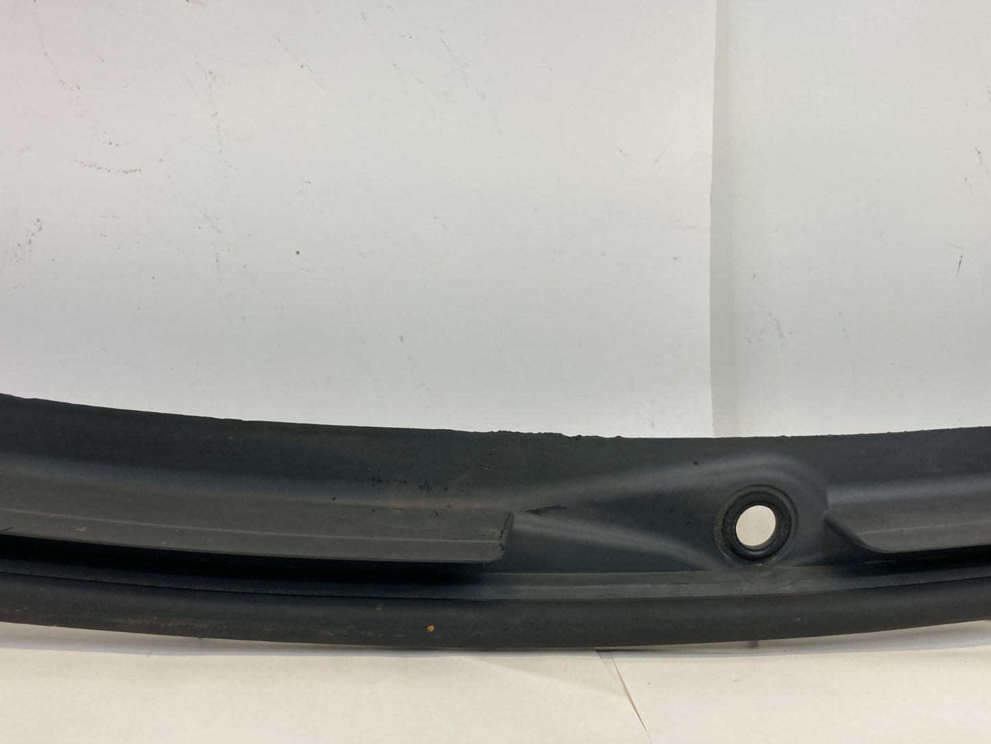 1999 2000 BMW 323i Front Lower Windshield Cowl Panel Cover Top Trim 8-208-483