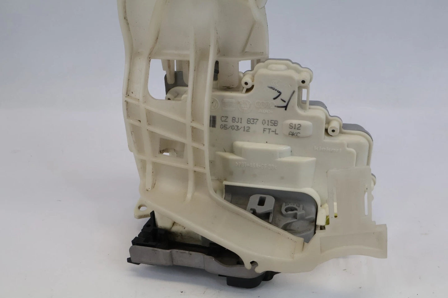 2011-2017 VOLKSWAGEN TOUAREG FRONT LEFT DRIVER DOOR LOCK LATCH RELEASE OEM