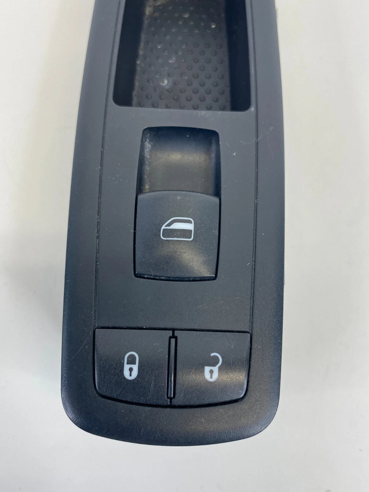 2009-2011 CHRYSLER TOWN & COUNTRY FRONT RIGHT DOOR POWER WINDOW SWITCH 04602544