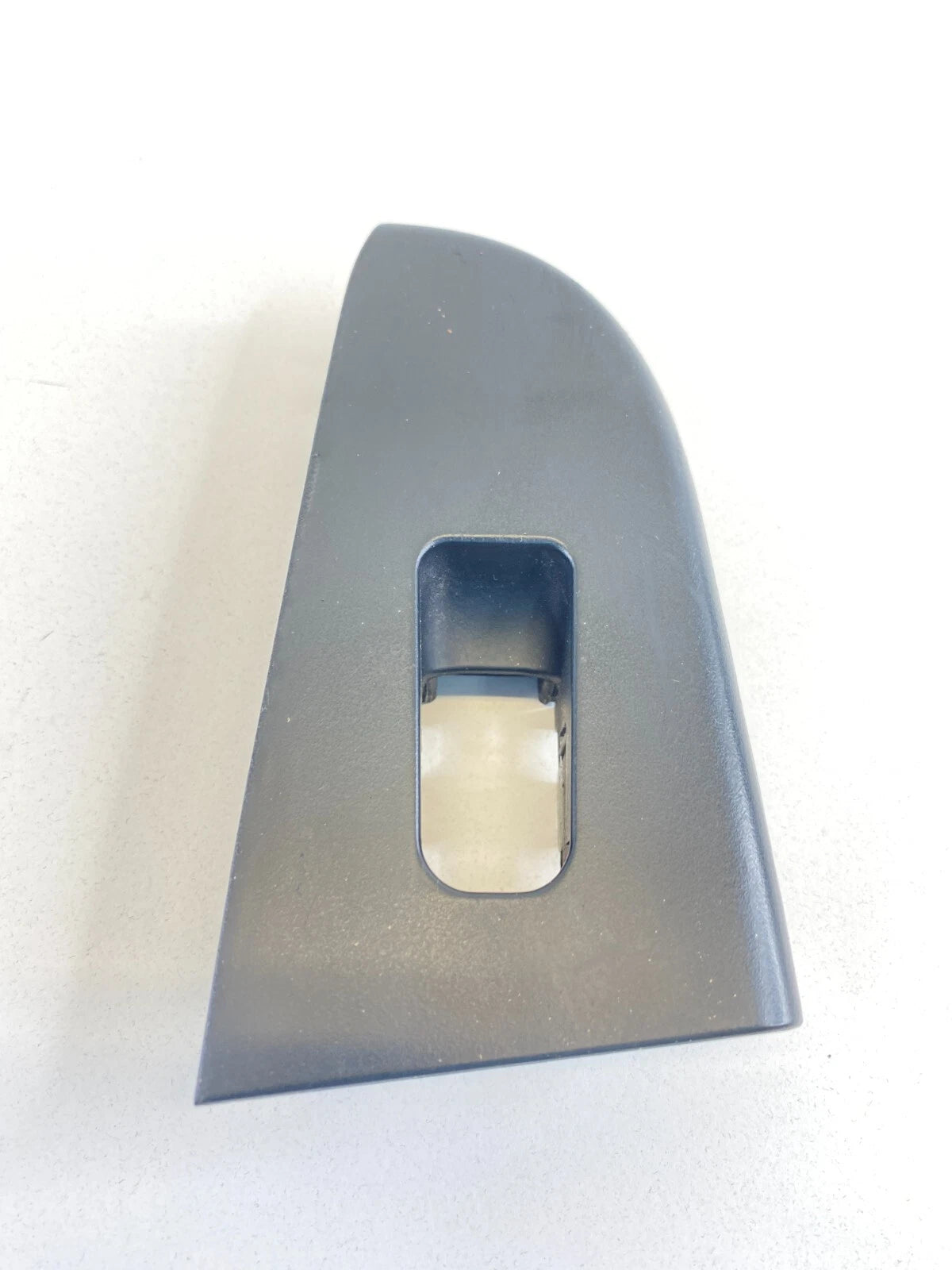 07-10 HYUNDAI ELANTRA SEDAN REAR LEFT DOOR WINDOW SWITCH BEZEL 93580-2H000 OEM