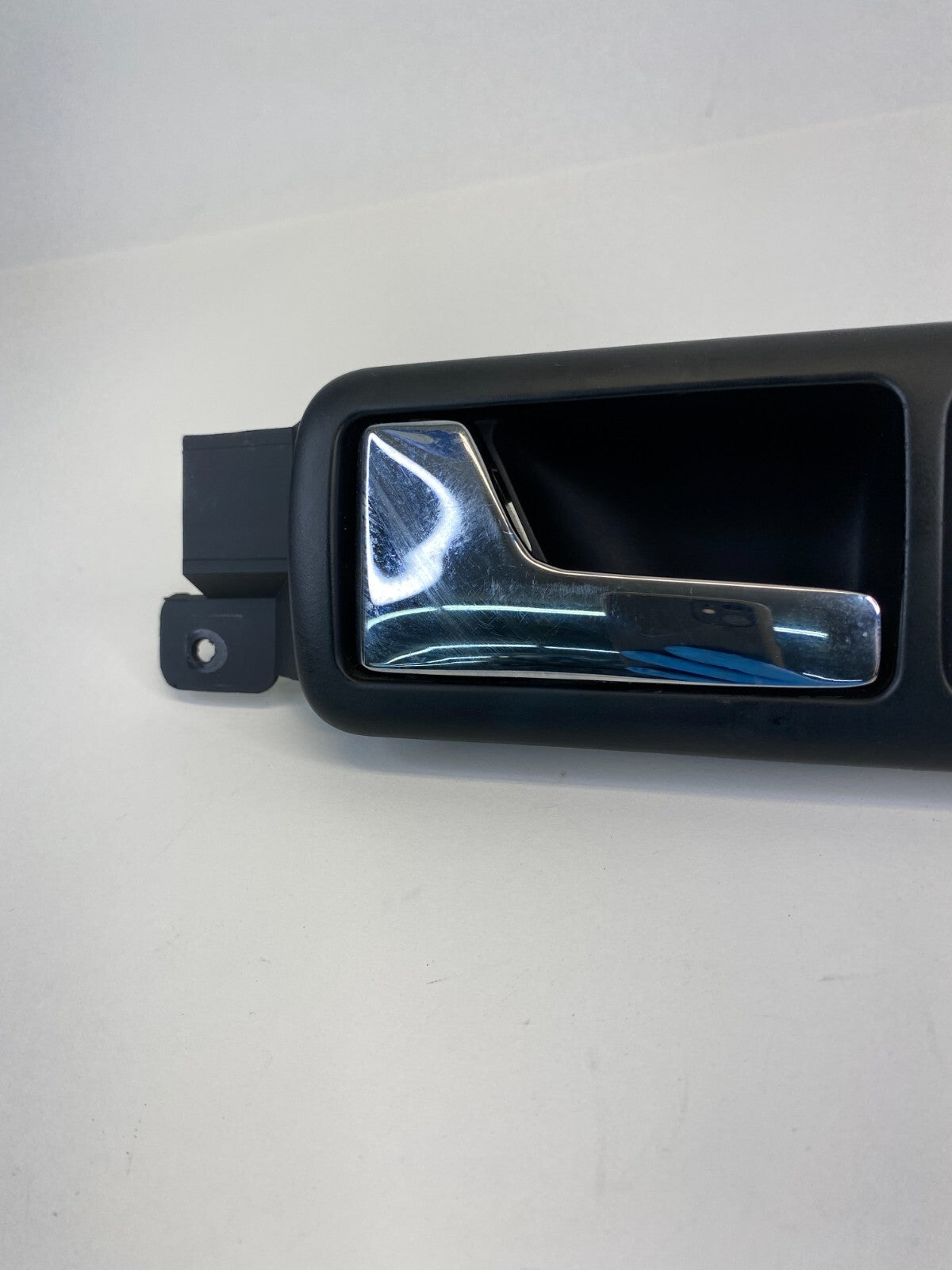 01-05 VW Passat Rear Left Interior Door Handle w Switch & Tweeter 3B0839113 OEM