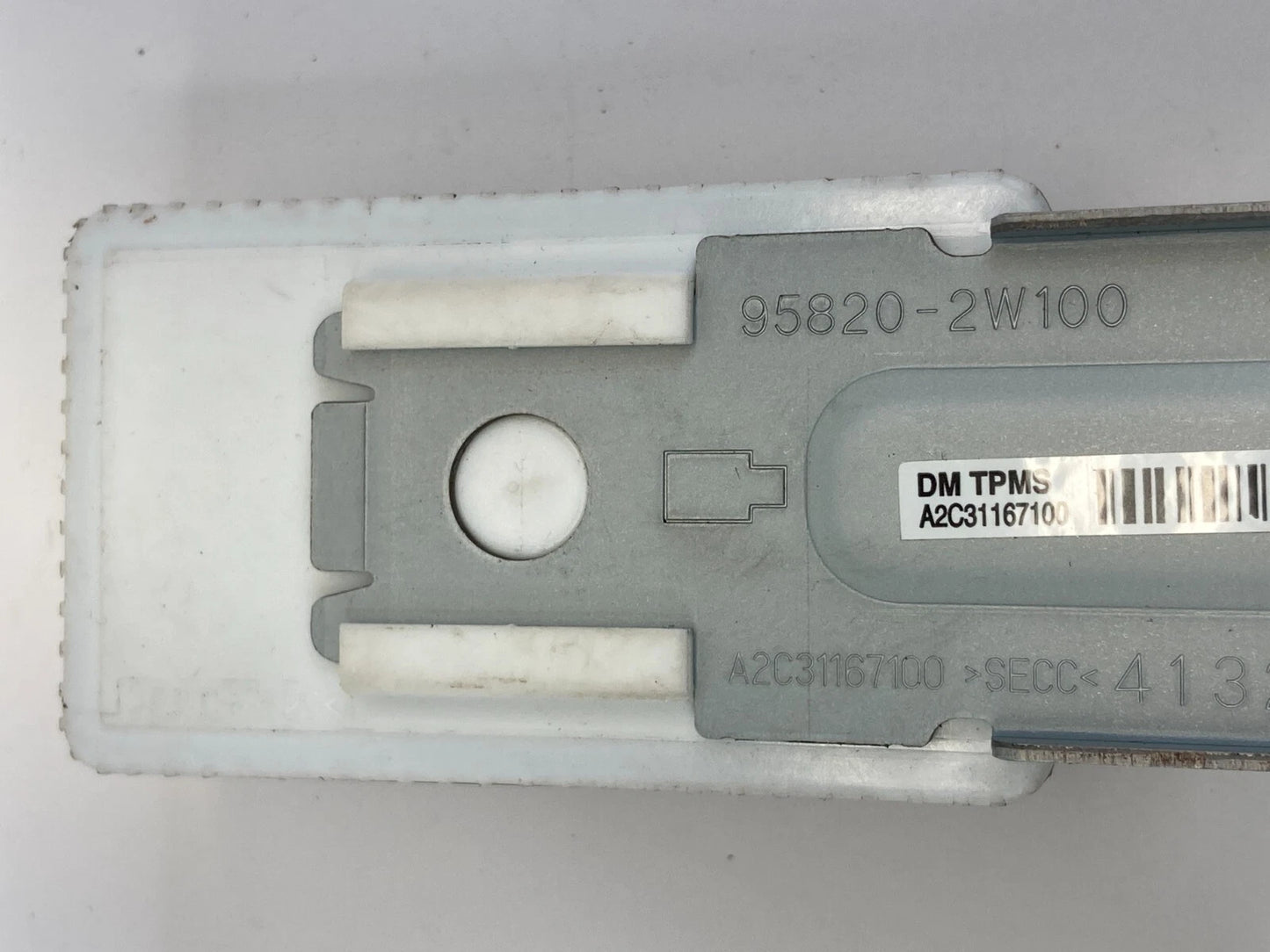 2013-2018 HYUNDAI SANTA FE TPMS TIRE PRESSURE MONITOR MODULE OEM 95800-4Z00