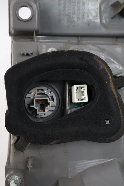 2011-2014 TOYOTA SIENNA REAR LEFT DRIVER OUTER LED TAILLIGHT TAILLAMP OEM