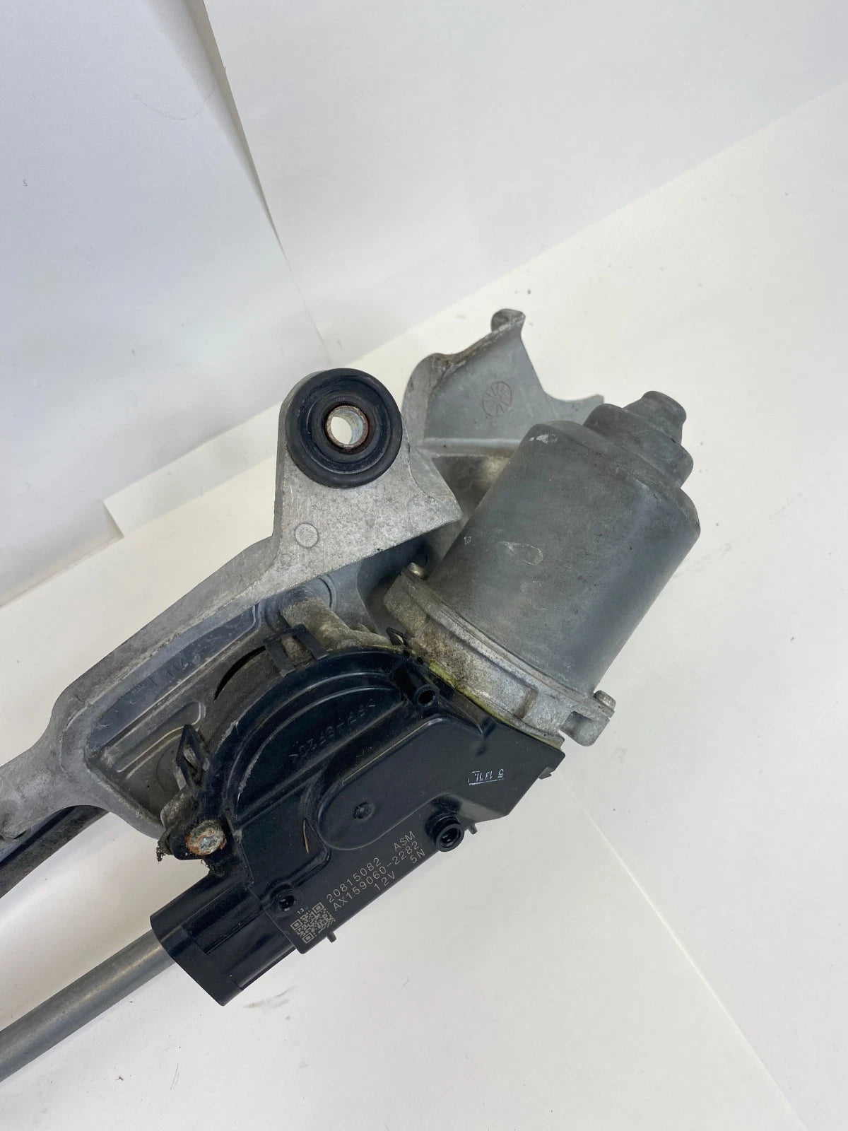 2010-2016 Buick LaCrosse Windshield Wiper Motor Transmission 20815082 OEM