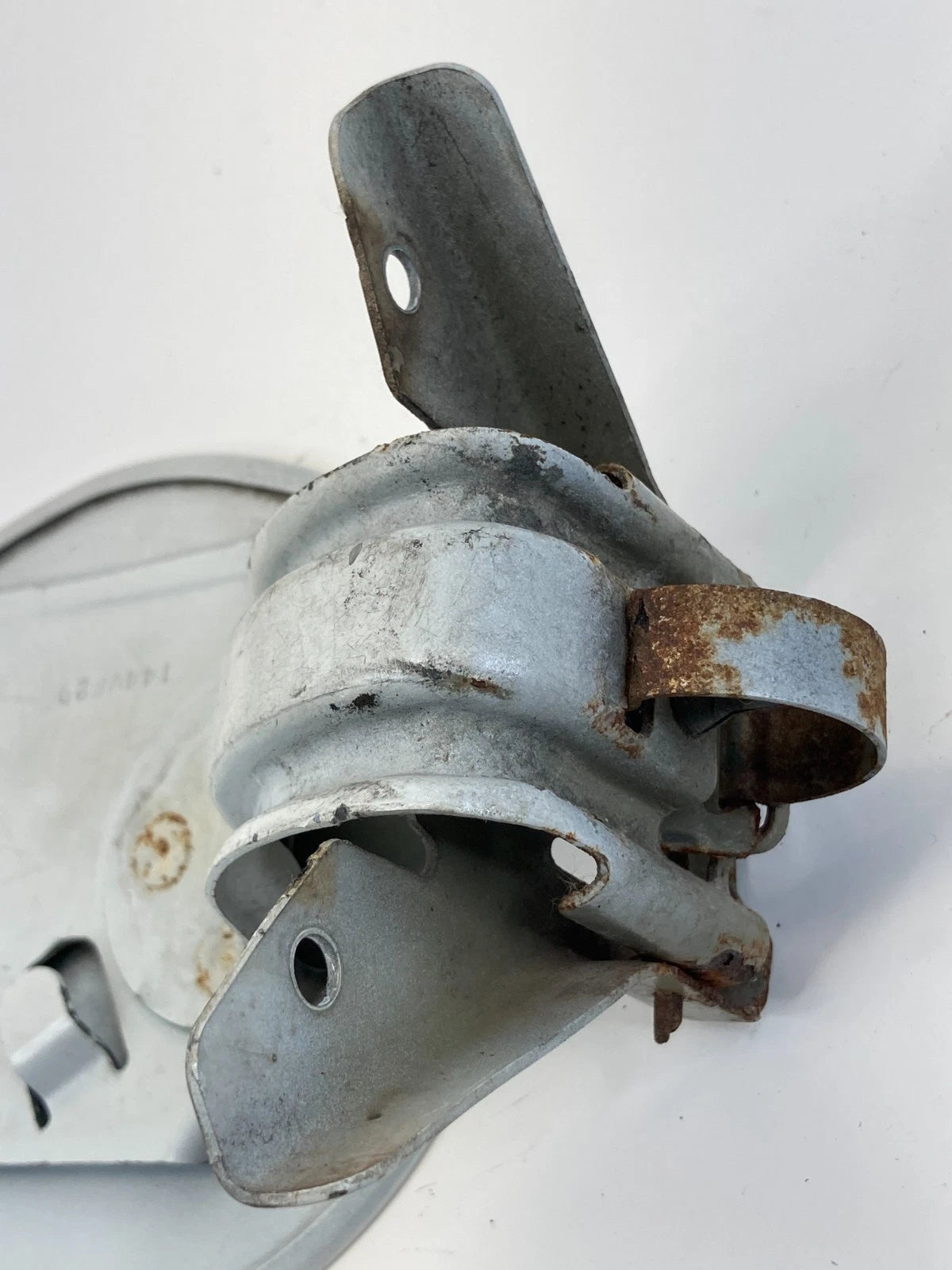 09 10 11 12 13 14 15 16 17 Chevrolet Traverse Fuel Filler Gas Door Lid OEM