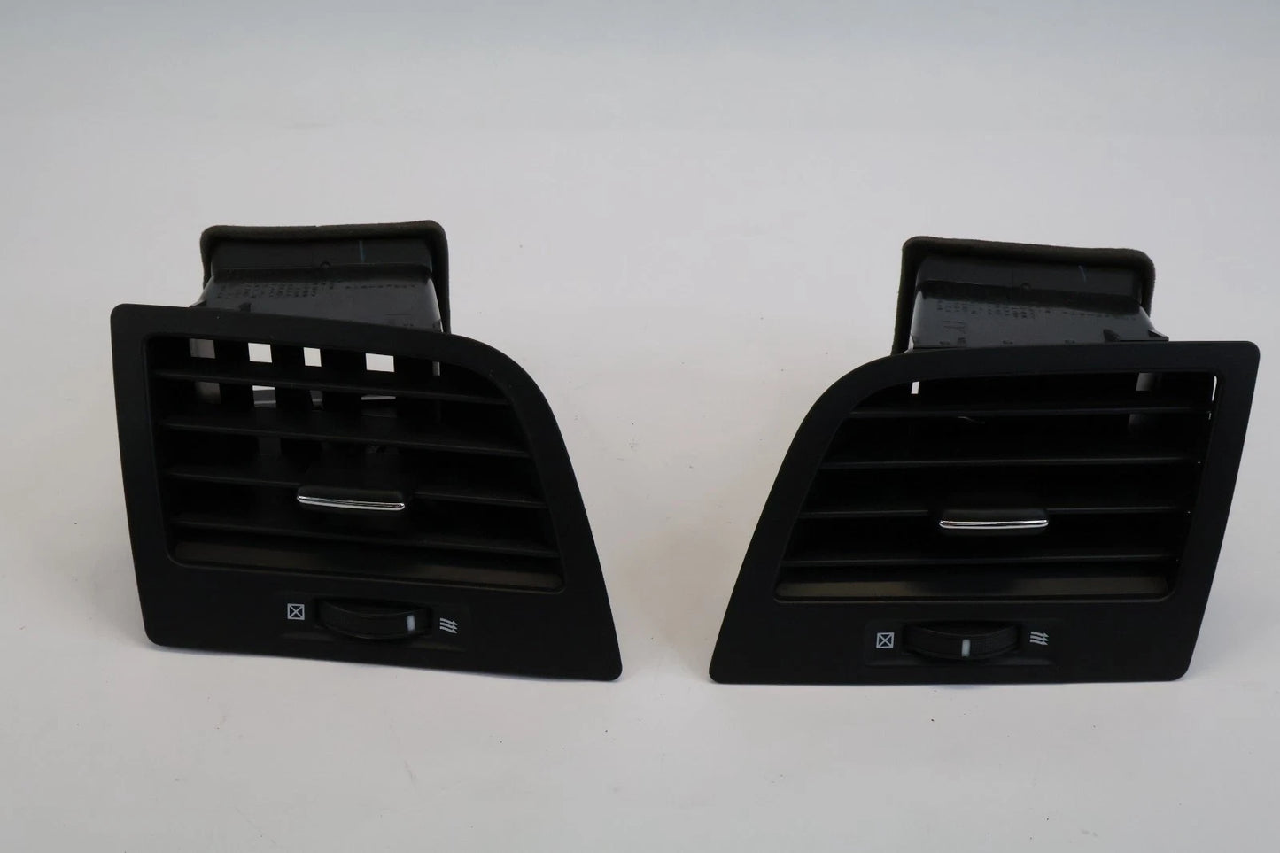 2010-2013 SUZUKI KIZASHI DASH LEFT & RIGHT AIR VENT OUTLET DUCT 73630A57L00N OEM