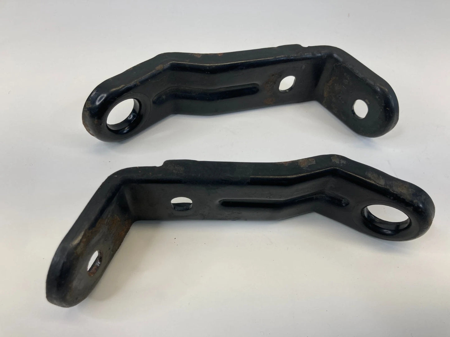2008-2014 CADILLAC CTS RADIATOR UPPER MOUNTING BRACKET SUPPORT PAIR OEM 15267706