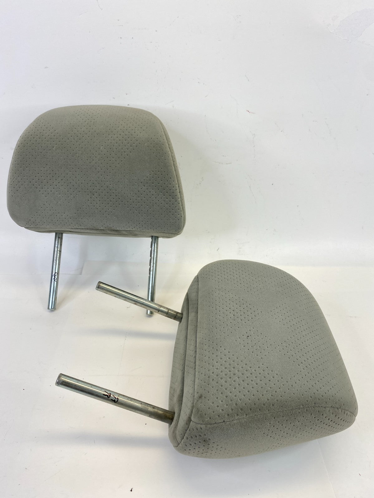 2005-2007 Honda Odyssey Front Left & Right Seat Headrest Head Rest Pair Set OEM