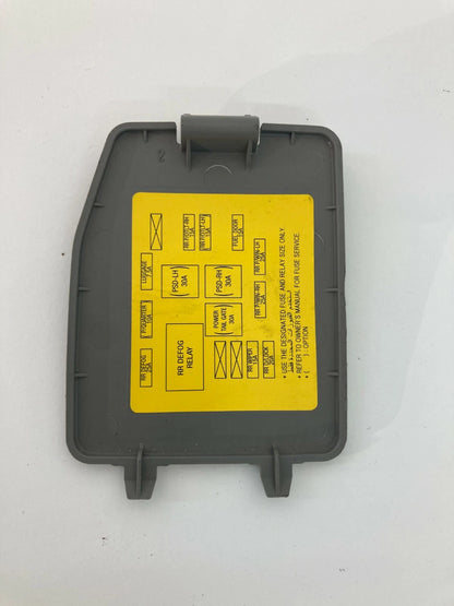 2007 2008 HYUNDAI ENTOURAGE FUSE BOX DOOR COVER TRIM PANEL BEZEL OEM