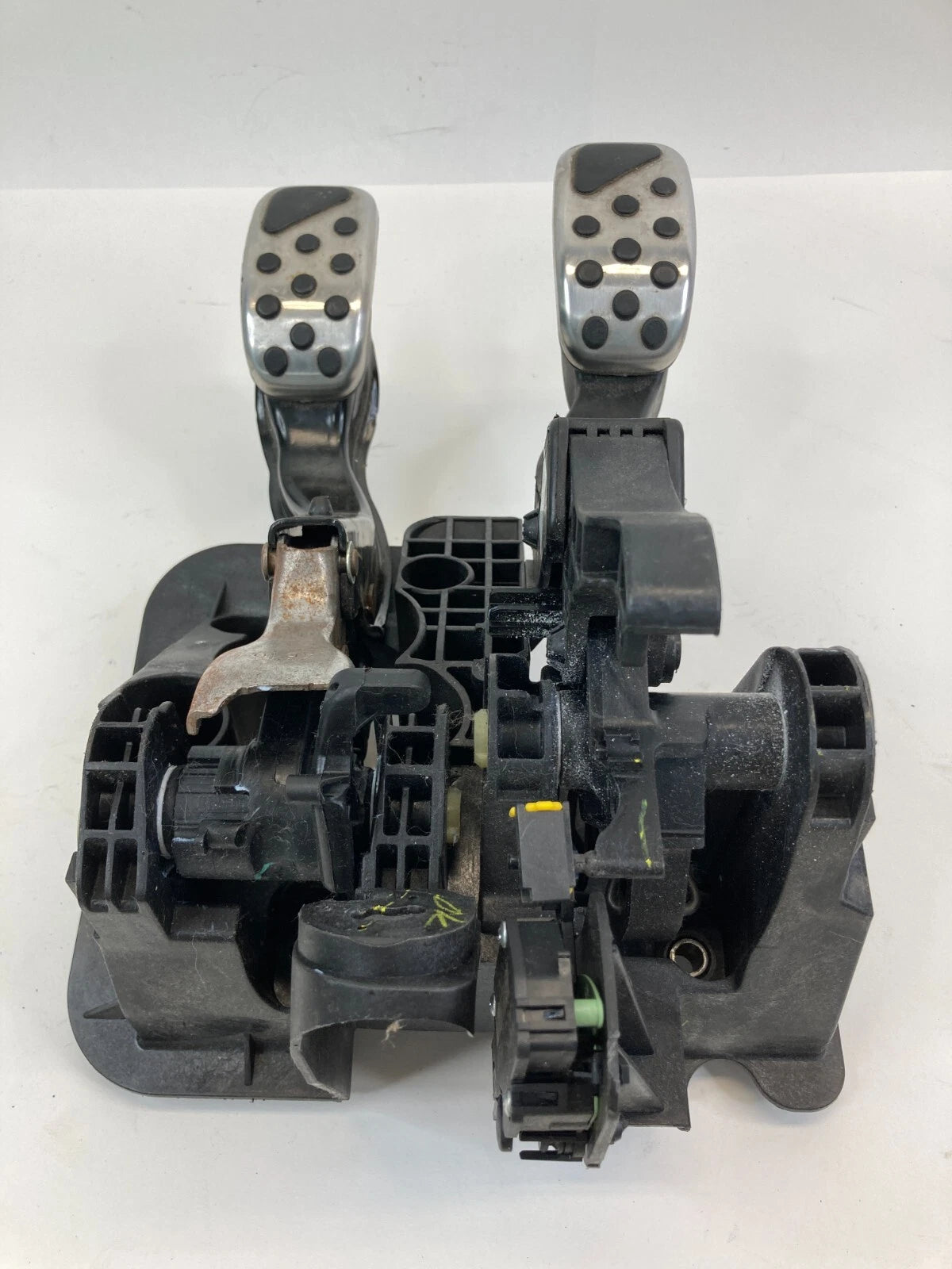 12-19 FIAT 500 1.4L MANUAL BRAKE STOP & CLUTCH FOOT PEDAL ASSEMBLY P68324962AB