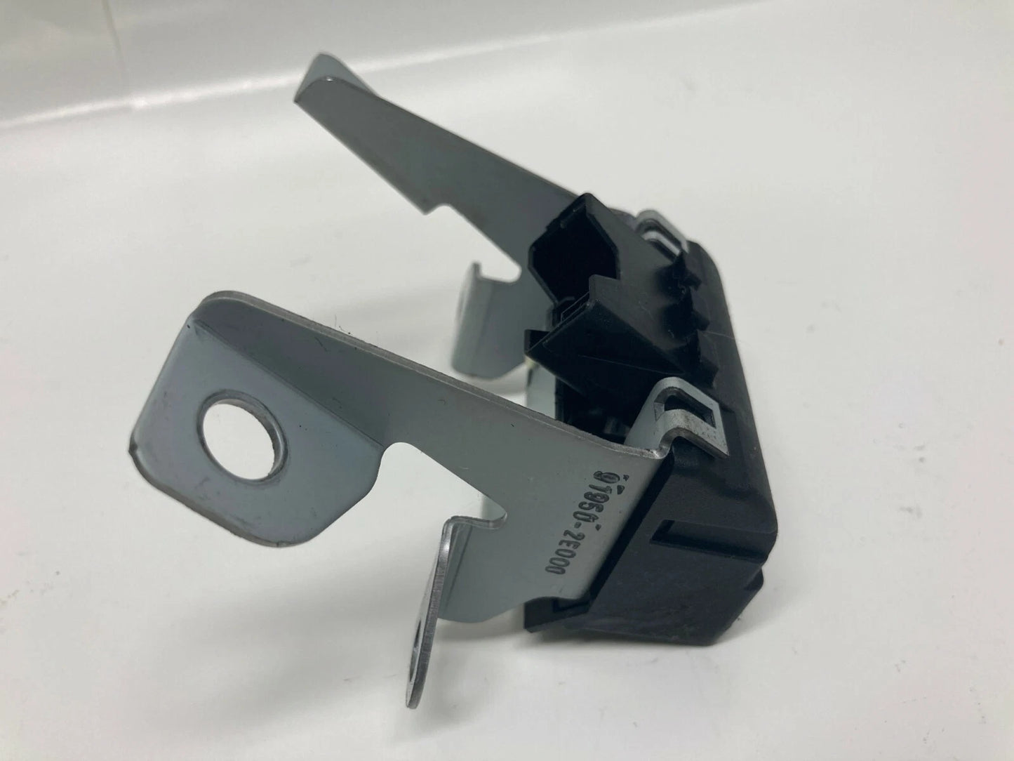 2005 05 HYUNDAI TUCSON REAR HATCH GLASS CONTACT CONNECTOR 919502E000 OEM