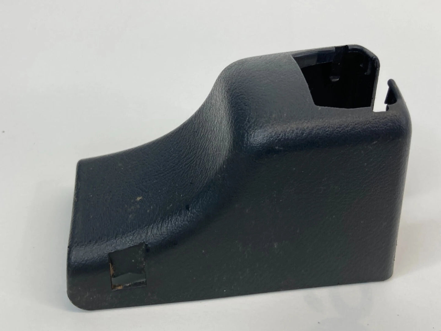 03-06 HONDA ELEMENT FRONT RIGHT SEAT RAIL TRACK INNER BOLT TRIM COVER 81194-SCV
