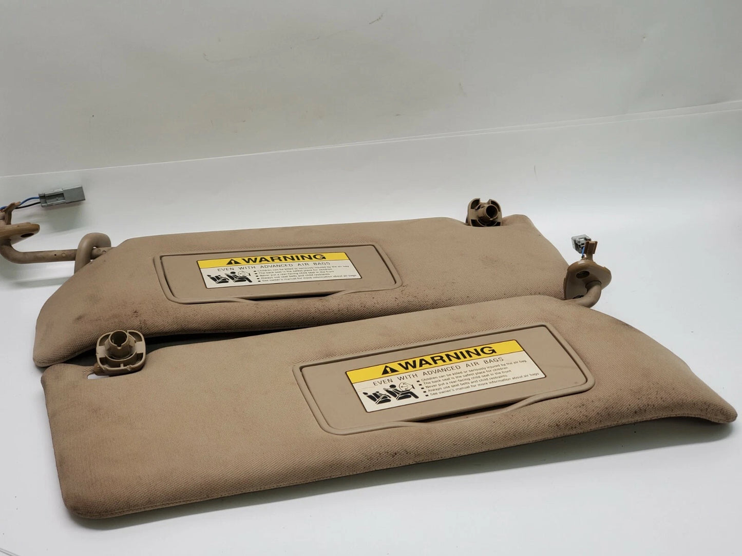 2005-2007 HONDA ODYSSEY LEFT & RIGHT SUNVISOR SET SUN VISOR ILLUMINATED IVORY