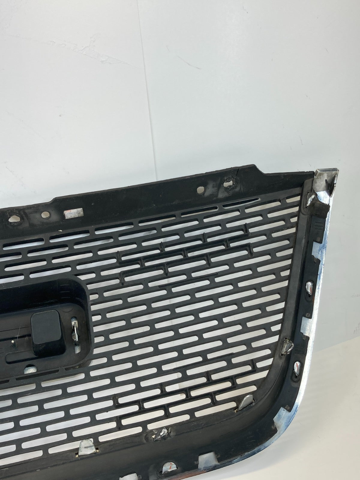 2007-2012 GMC Acadia Front Bumper Upper Chrome Grill Grille Trim 15209577 OEM