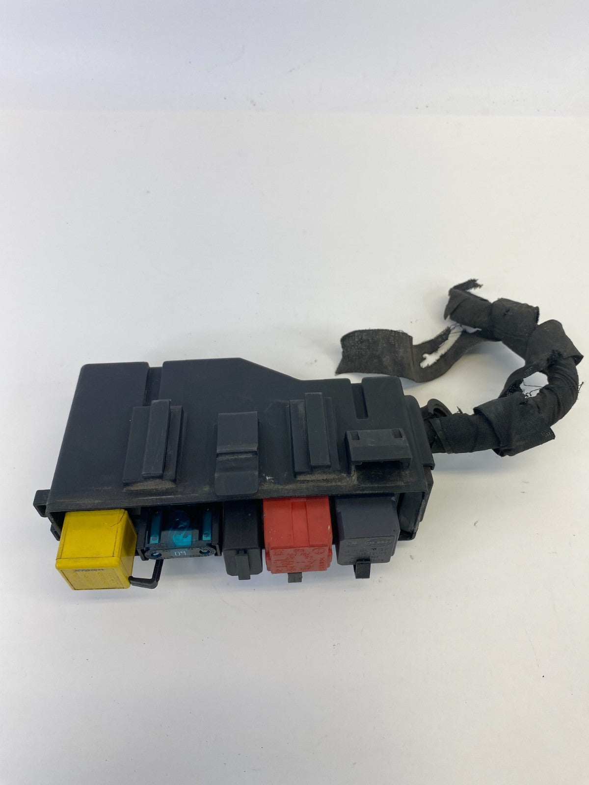 2003-2011 Saab 9-3 Engine 2.0L Fuse Box Relay Module Bracket Grommet 12788777