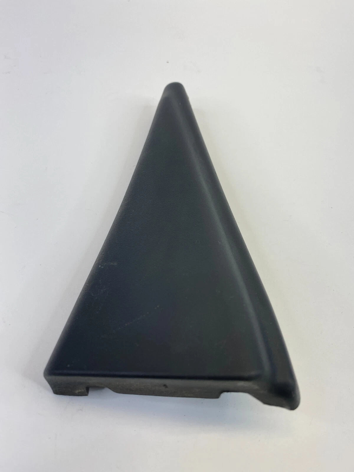 2006-2013 CHEVROLET IMPALA REAR RIGHT INNER UPPER DOOR CORNER COVER 15865368 OEM