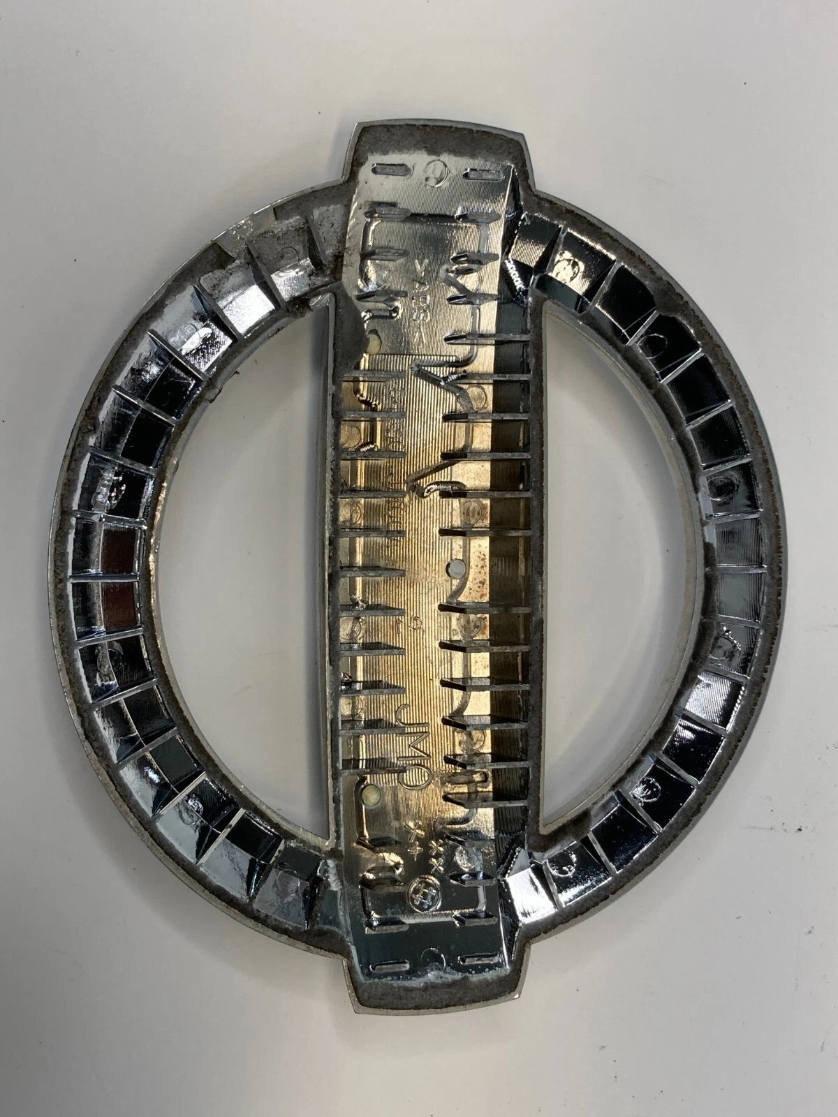 2008-2013 NISSAN ROGUE REAR TAILGATE EMBLEM BADGE LOGO CHROME 84890-JM00A