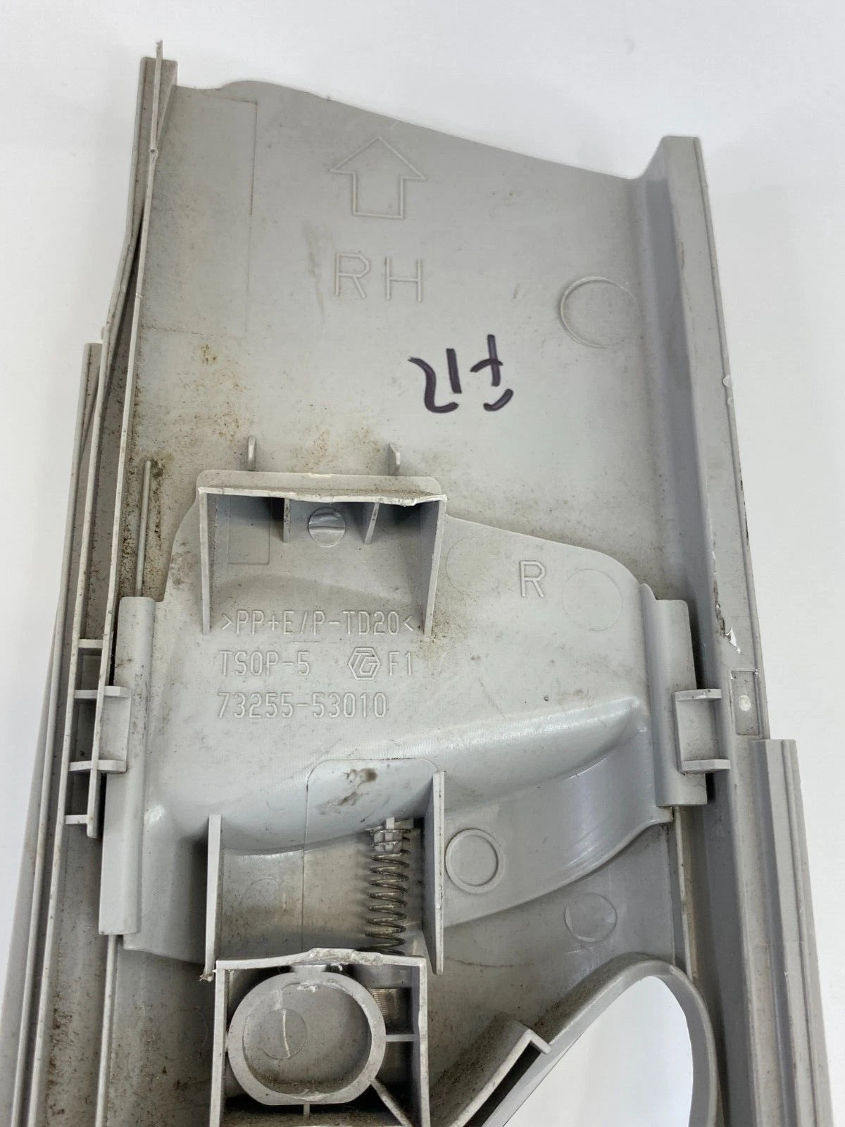 10-15 TOYOTA PRIUS FRONT RIGHT SEAT BELT HEIGHT ADJUSTER ANCHOR COVER 7302353020
