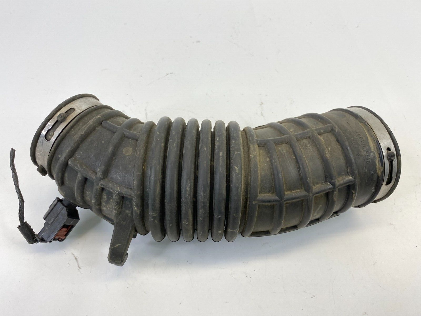 2005-2008 Dodge Magnum 3.5L V6 Air Intake Cleaner Hose Duct 04591868AB OEM