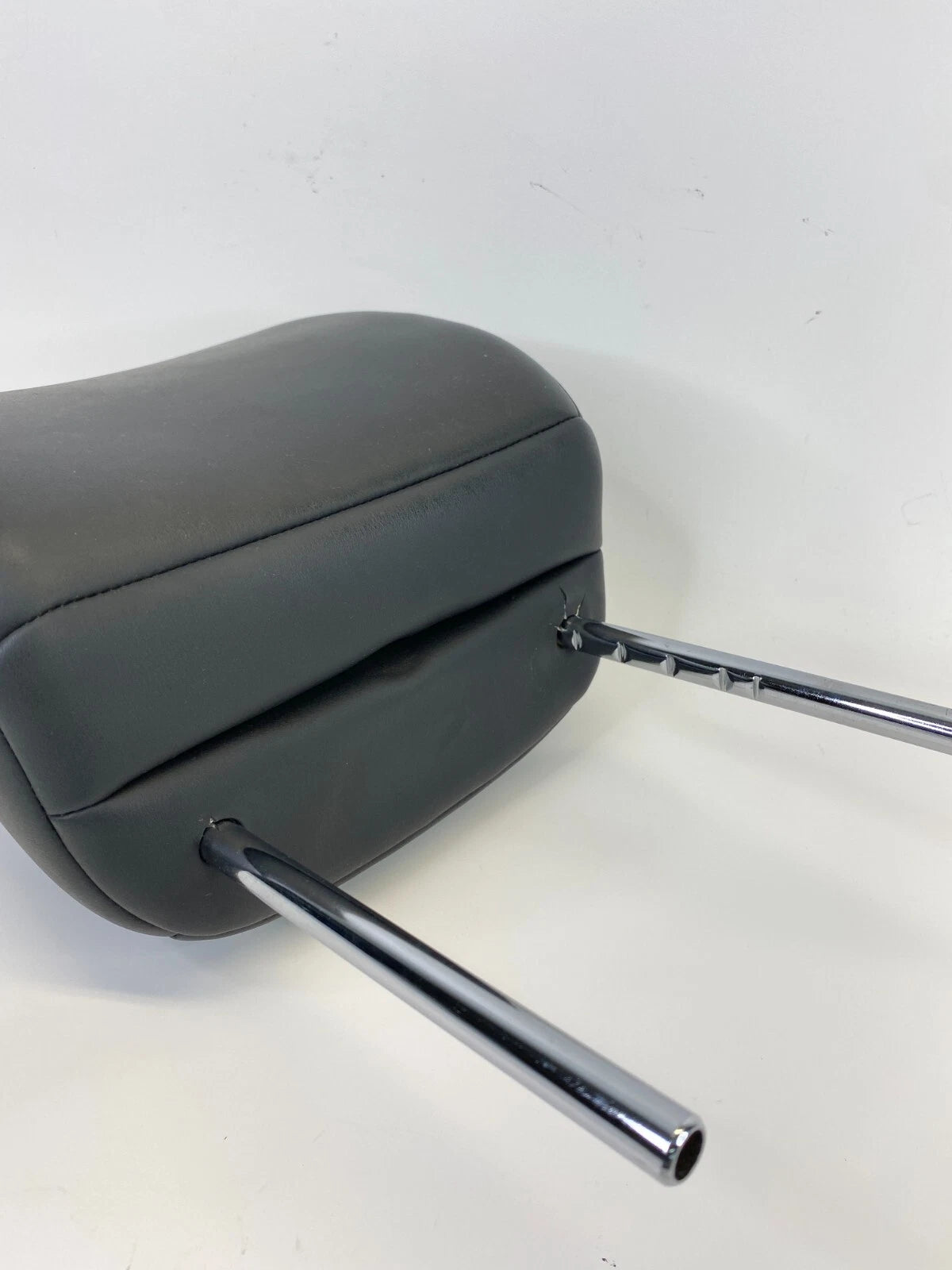 2007 2008 INFINITI G35 SEDAN FRONT PASSENGER SEAT HEADREST HEAD REST FR RH