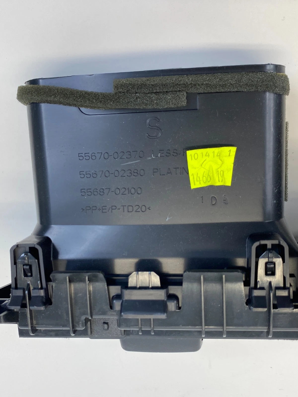 2014-2016 TOYOTA COROLLA DASH CENTER CLOCK & A/C AIR VENT GRILLE ASSEMBLY OEM