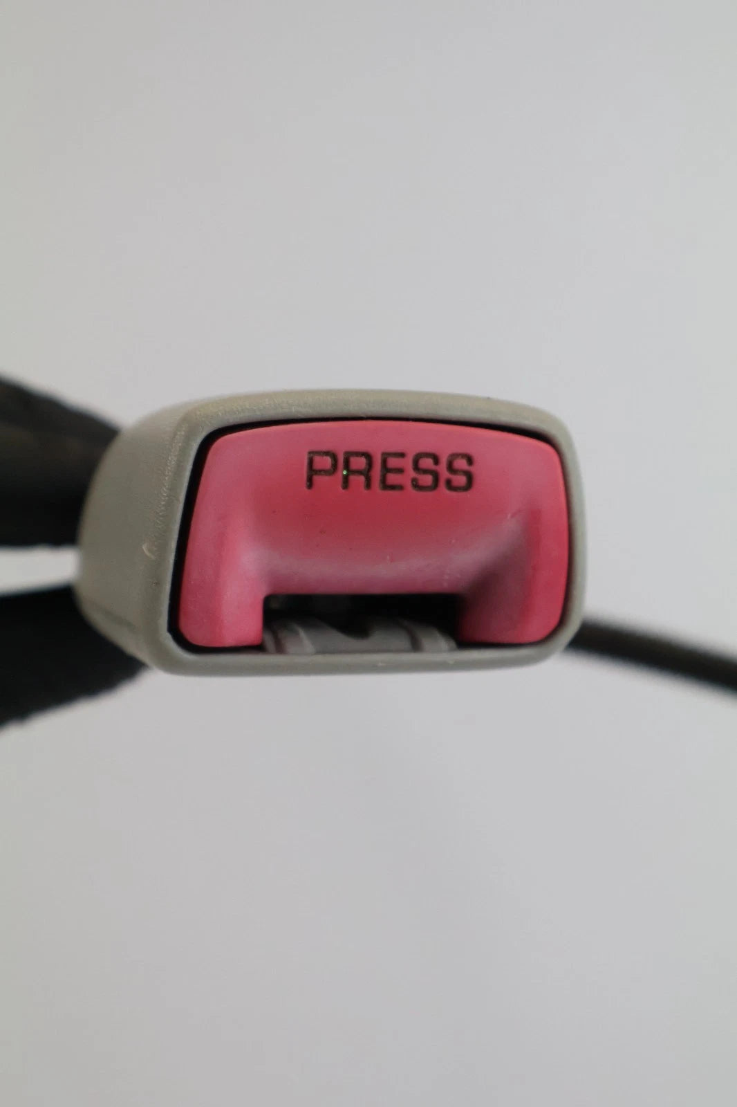 2010-2015 TOYOTA PRIUS FRONT RIGHT PASSENGER SIDE SEAT BELT BUCKLE E034501 OEM