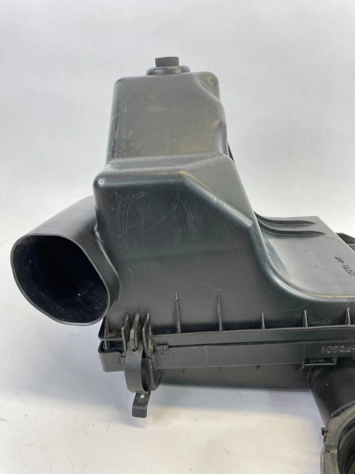 2010-2015 TOYOTA PRIUS 1.8L AIR CLEANER FILTER BOX HOUSING 17812-37030 OEM