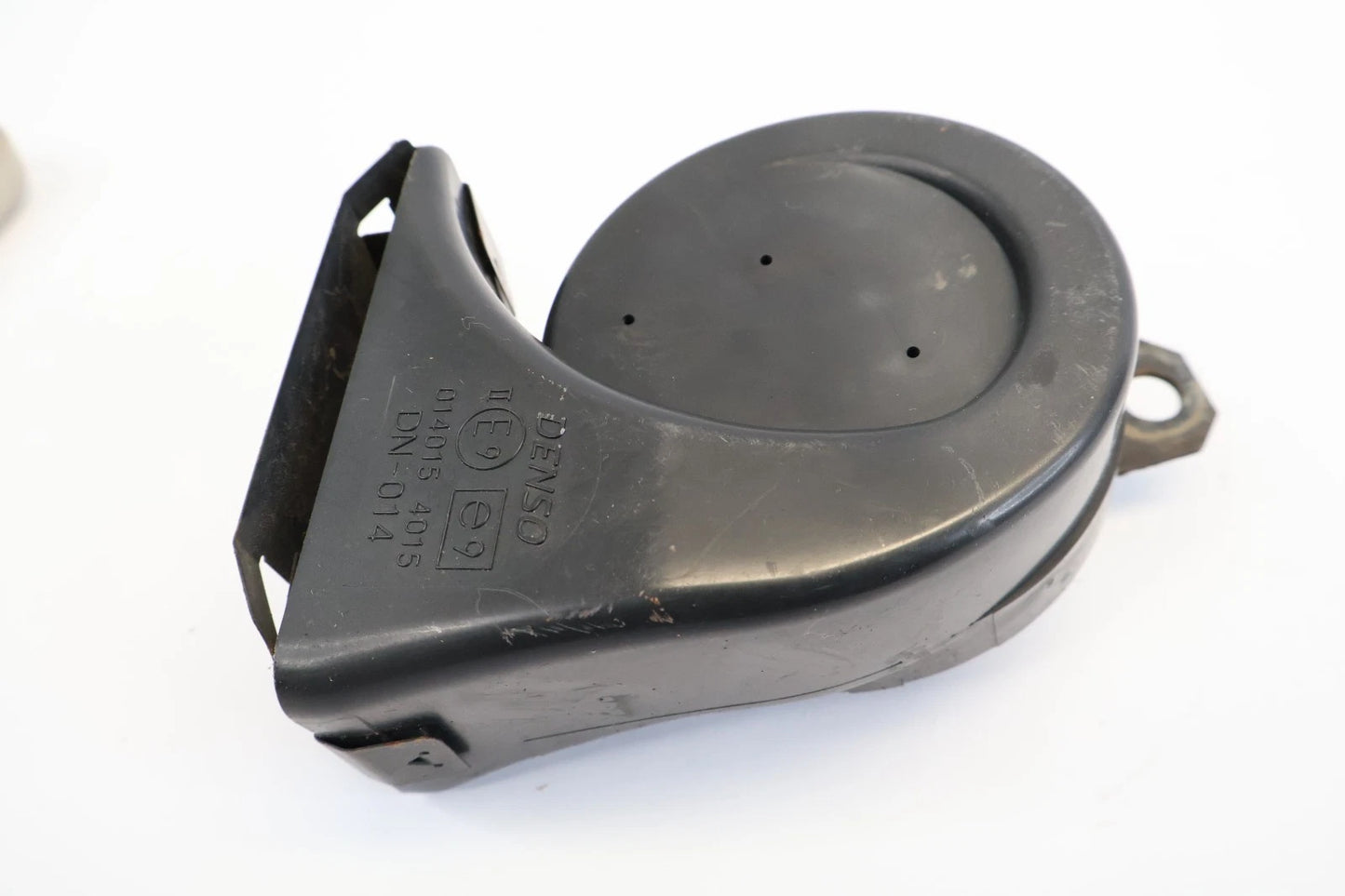 2000-2006 TOYOTA TUNDRA LOW PITCH HORN TONE ALARM SIREN 86520-0C020 OEM