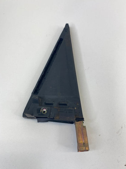 03-08 TOYOTA MATRIX REAR LEFT SIDE EXTERIOR CORNER COVER DIVIDER SEAL 6748801030