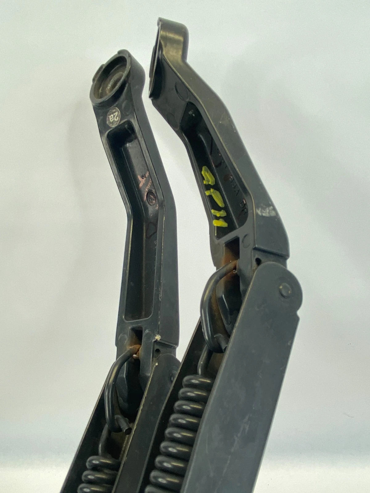 2001-2005 HONDA CIVIC FRONT LEFT & RIGHT WINDSHIELD WIPER ARM PAIR SET OEM