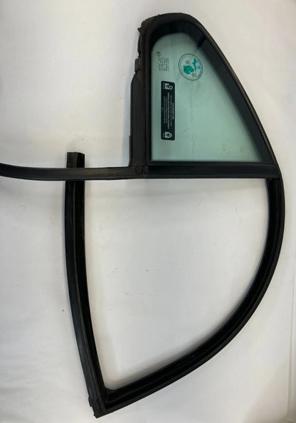 1999-2005 PONTIAC GRAND AM SEDAN REAR RIGHT SIDE DOOR QUARTER WINDOW VENT GLASS
