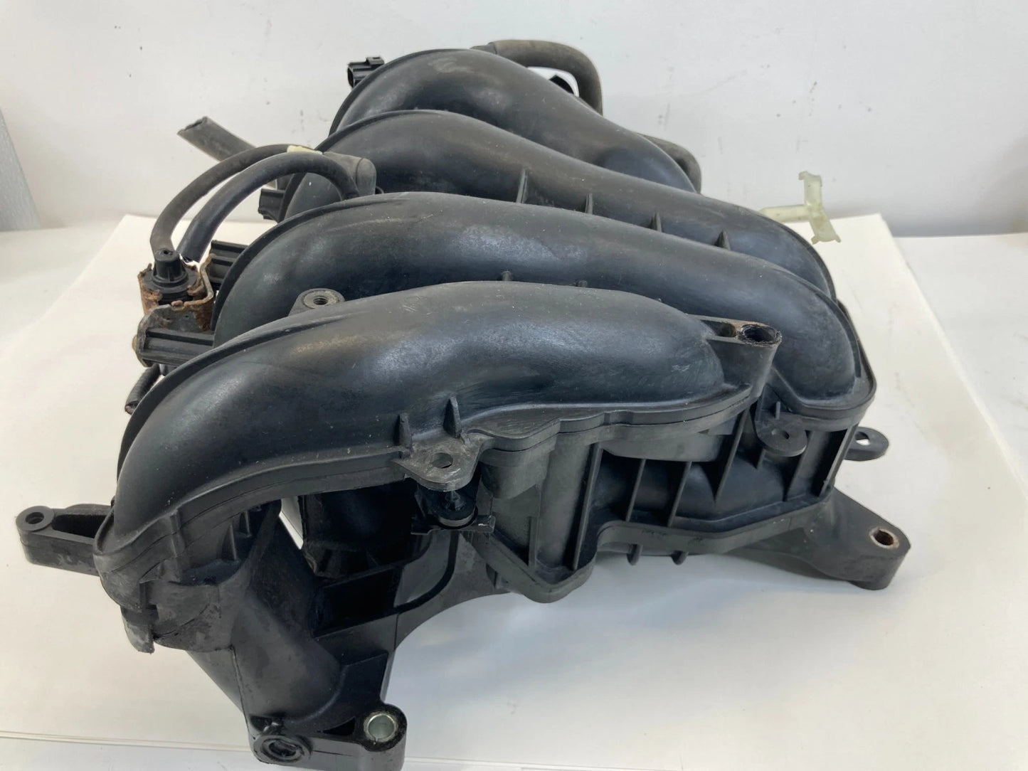 2007 FORD ESCAPE MERCURY MARINER 2.3L A/T INTAKE MANIFOLD UPPER PLENUM W /SENSOR