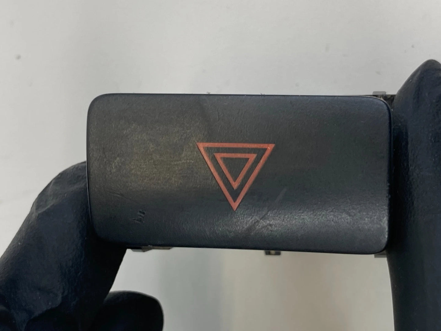 2003-2008 TOYOTA COROLLA EMERGENCY HAZARD SWITCH WARNING LIGHT CONTROL 153736