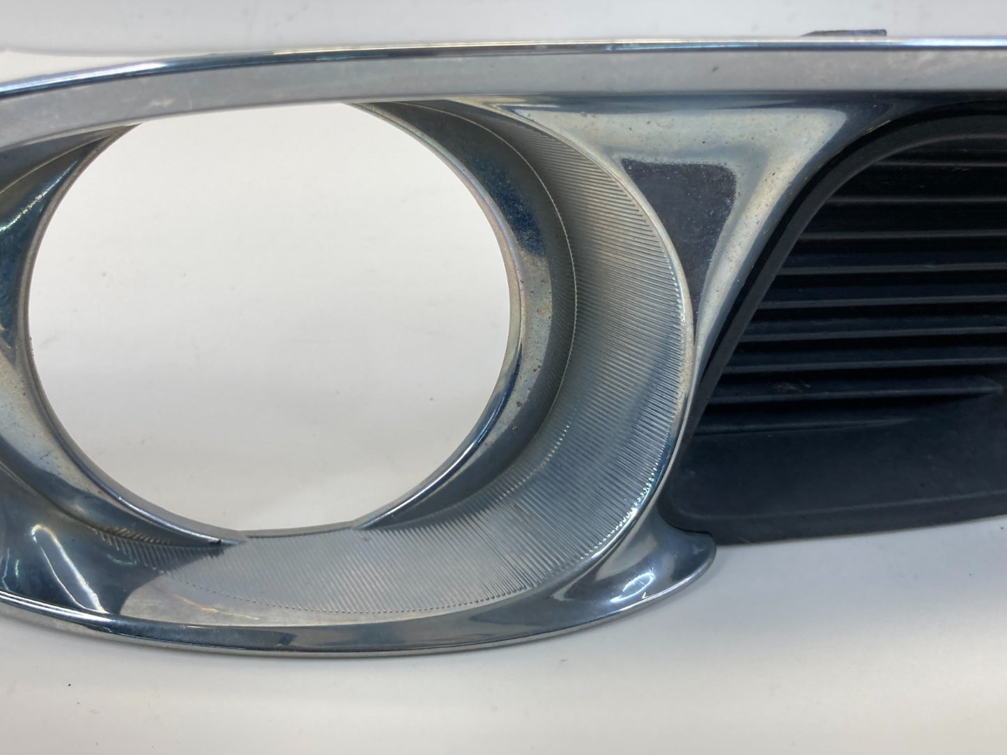 2011 2012 Toyota Avalon Front Right Passenger Side Fog Light Lamp Bezel Cover