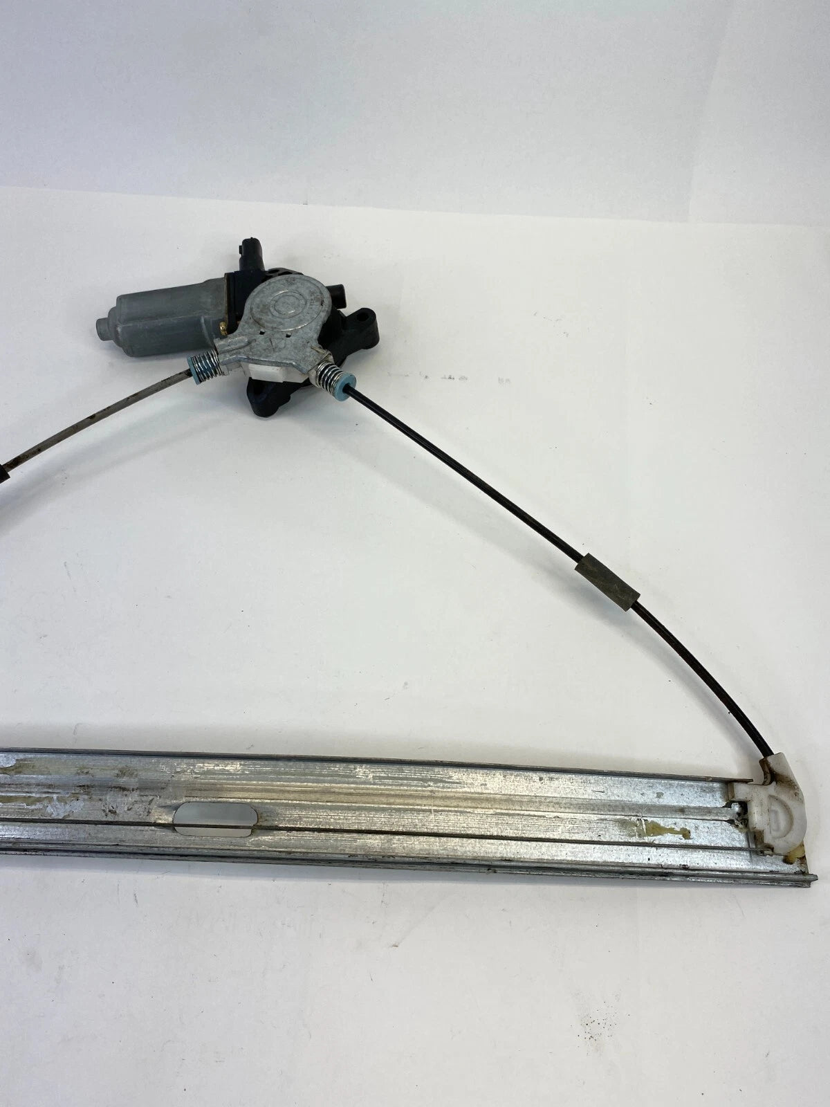 01-07 FORD ESCAPE FRONT RIGHT PASSENGER DOOR WINDOW MOTOR & REGULATOR CM091110B
