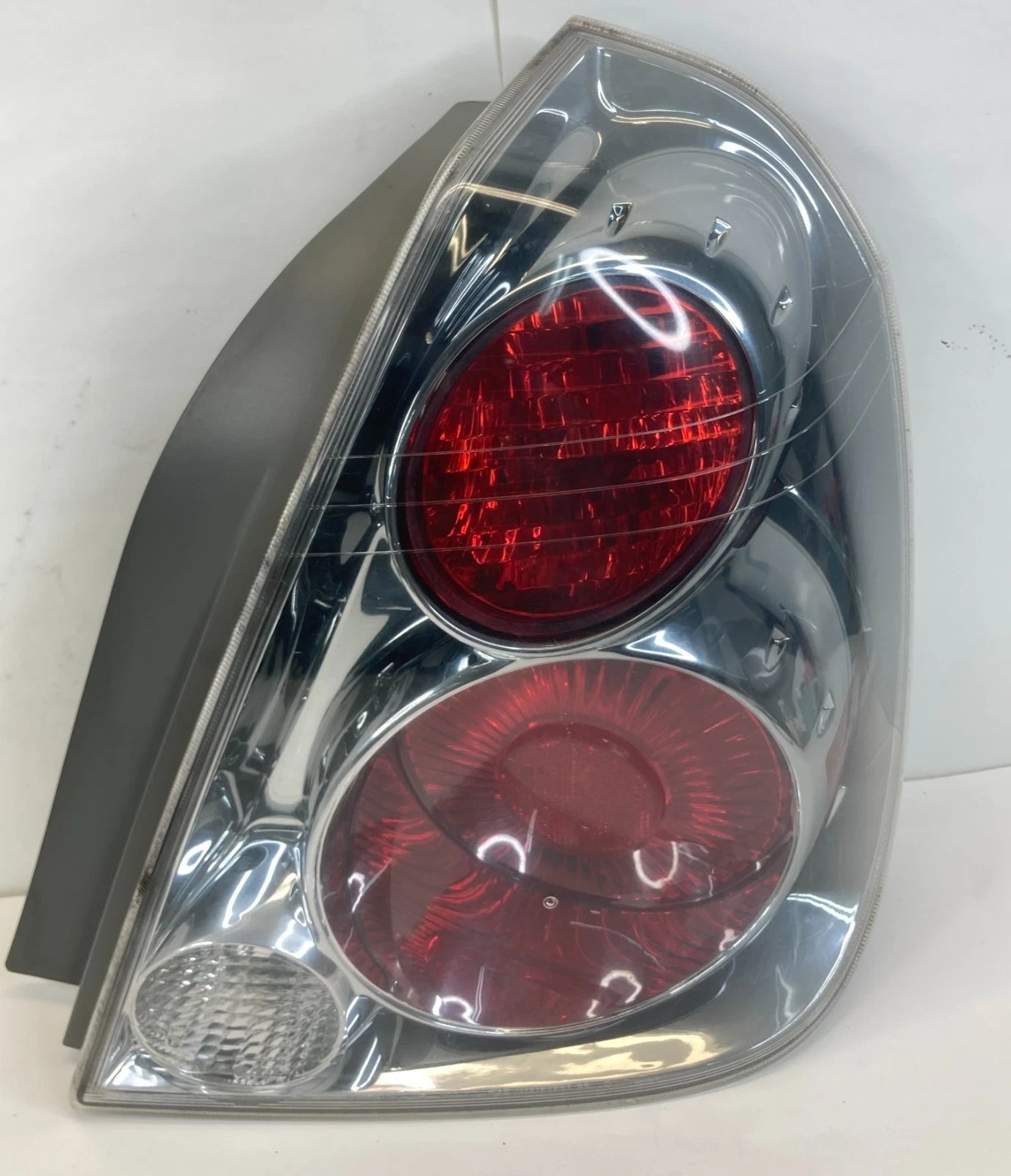 2005 2006 NISSAN ALTIMA SEDAN REAR RIGHT SIDE TAILLIGHT TAIL LAMP ASSY OEM
