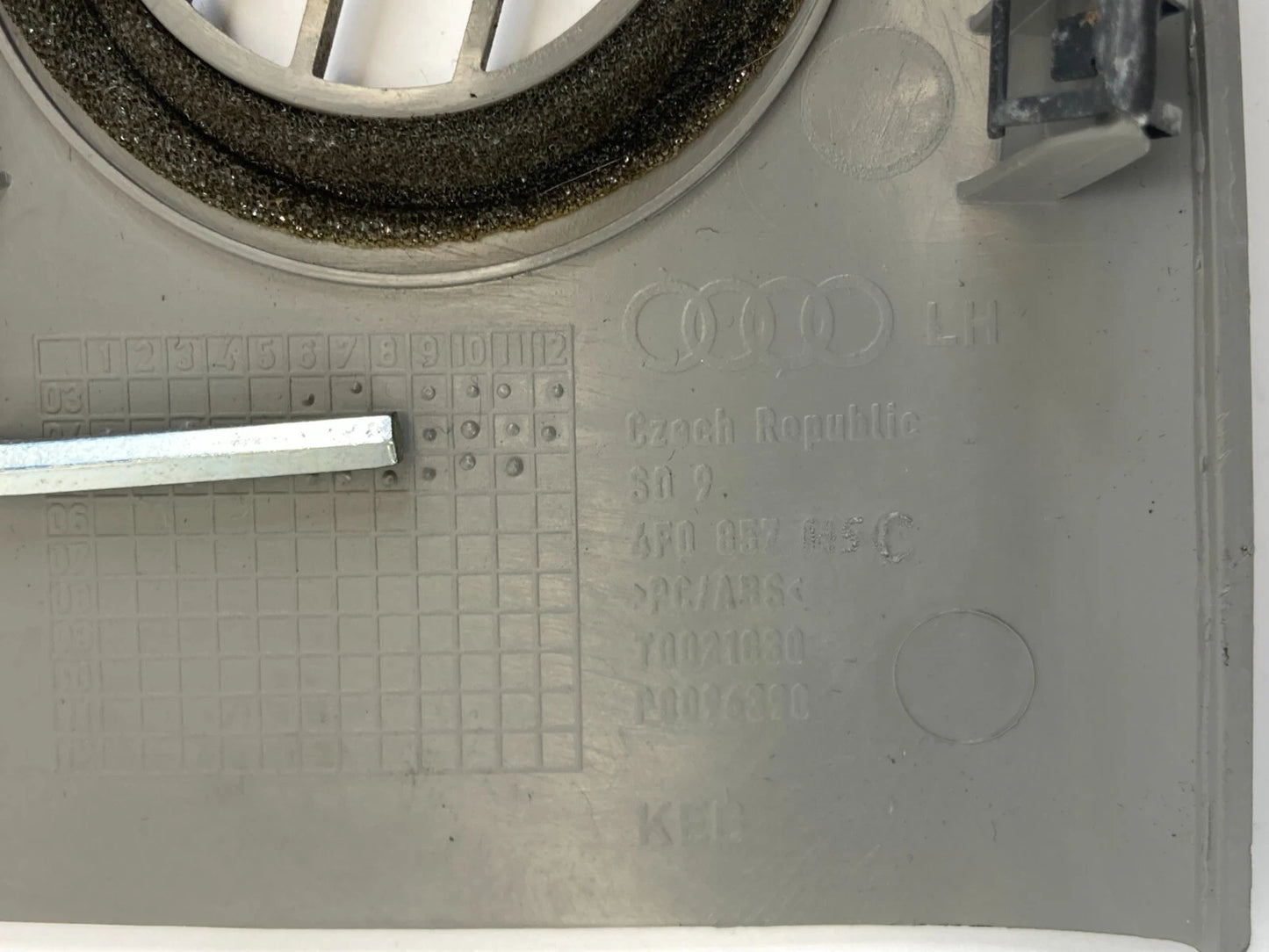05-07 AUDI A6 QUATTRO DASH LEFT DRIVER END CAP BEZEL FUSE BOX COVER 4F0-857-085