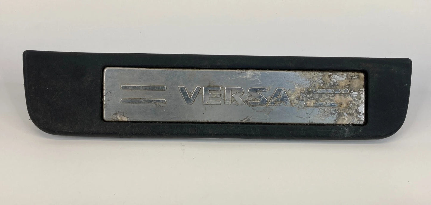 2007-2012 NISSAN VERSA REAR RIGHT DOOR STEP KICKING SCUFF SILL PLATE 769B2-EM00A