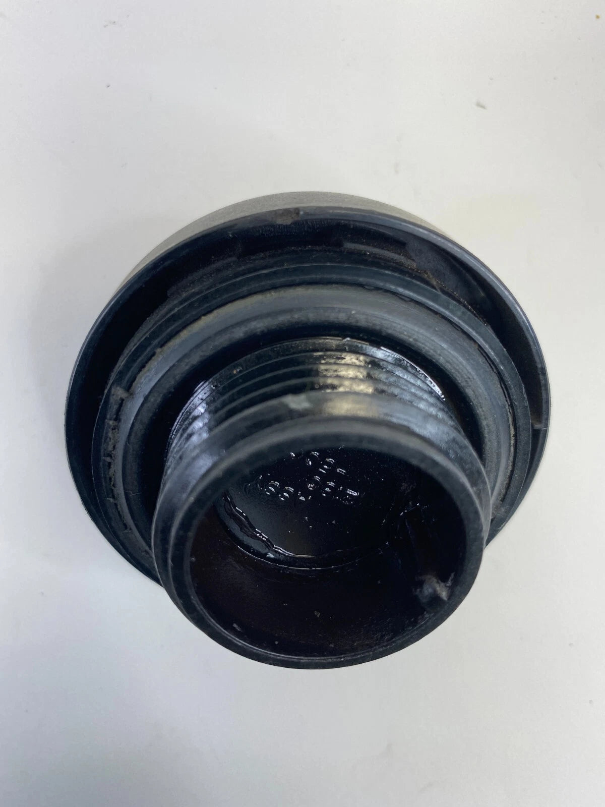 2001-2006 LEXUS LS430 4.3L V8 32V ENGINE OIL FILLER CAP ASSEMBLY OEM