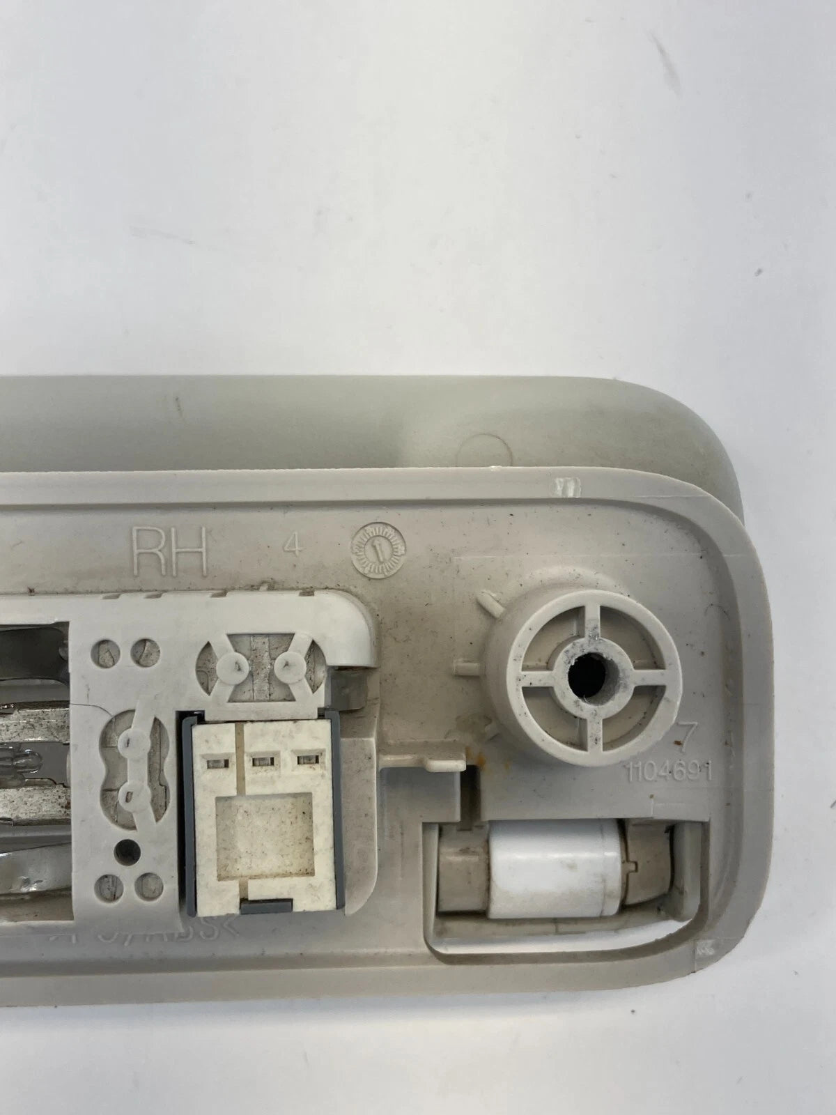 2008-2012 Jeep Liberty Roof Inner Rear Right Back Interior Grab Handle W/ Light