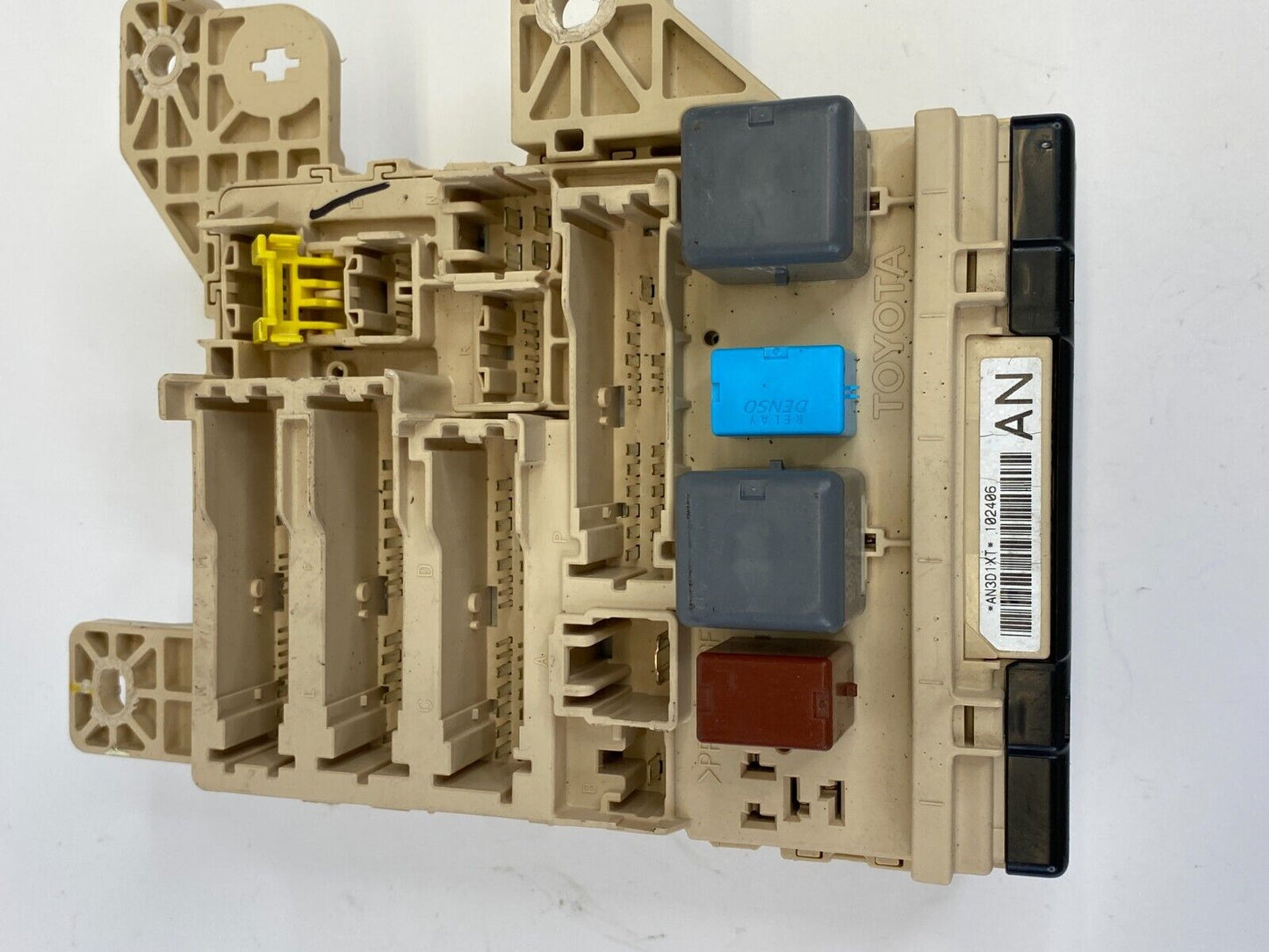 2004-2006 Toyota Sienna Instrument Panel Dash Cabin Interior Fuse Box OEM