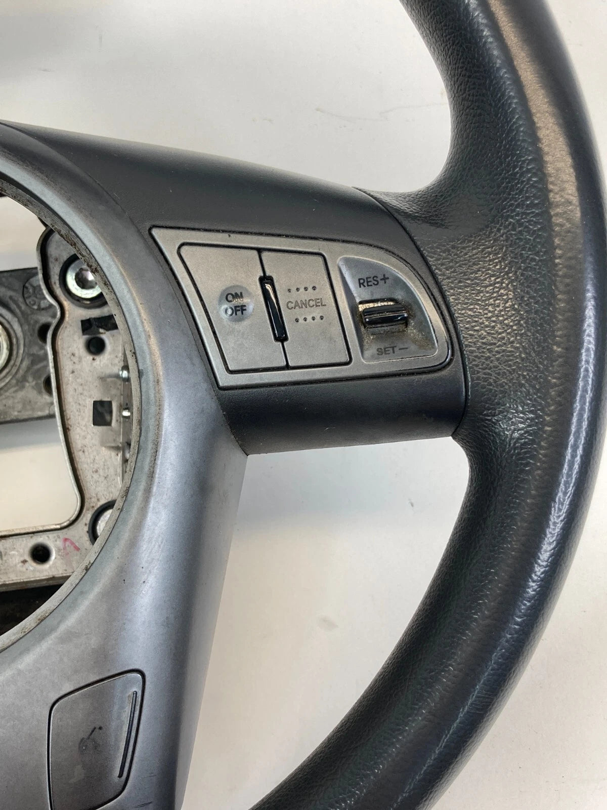 2010-2013 KIA SOUL LEFT SIDE STEERING WHEEL W/ AUDIO & CRUISE CONTROL SWITCH