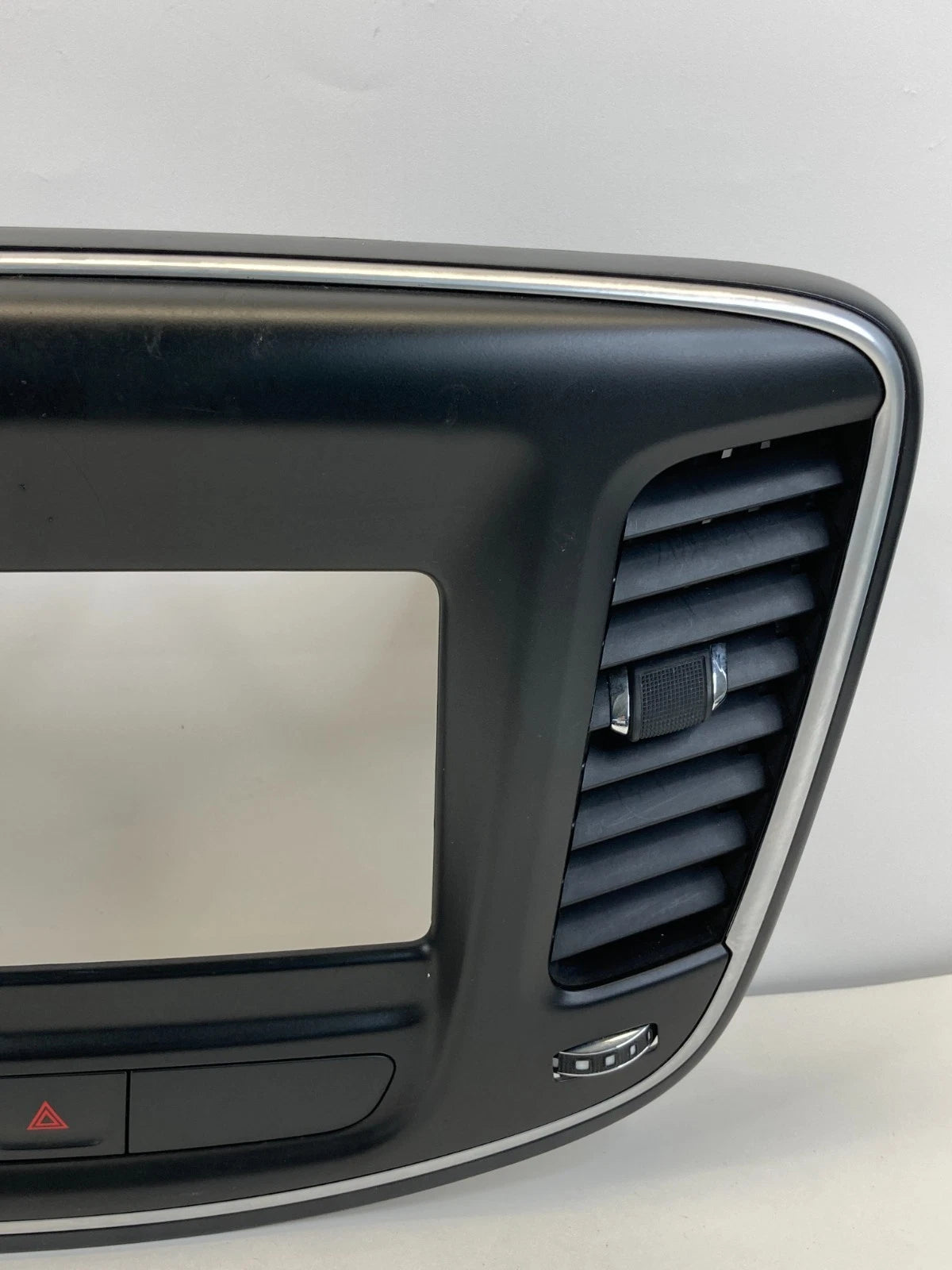 2015-2017 CHRYSLER 200 DASH RADIO BEZEL PANEL VENTS HAZARD SWITCH OEM 68160143AA