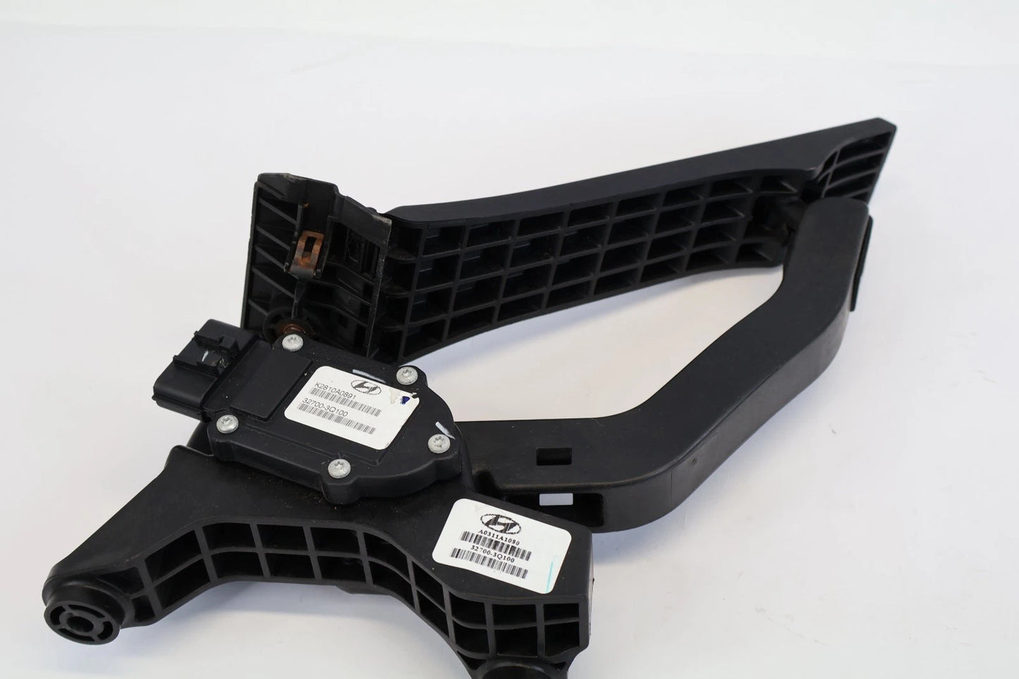 2009-2014 HYUNDAI SONATA ACCELERATOR GAS PEDAL W/ TRAVEL SENSOR 32700-3Q100