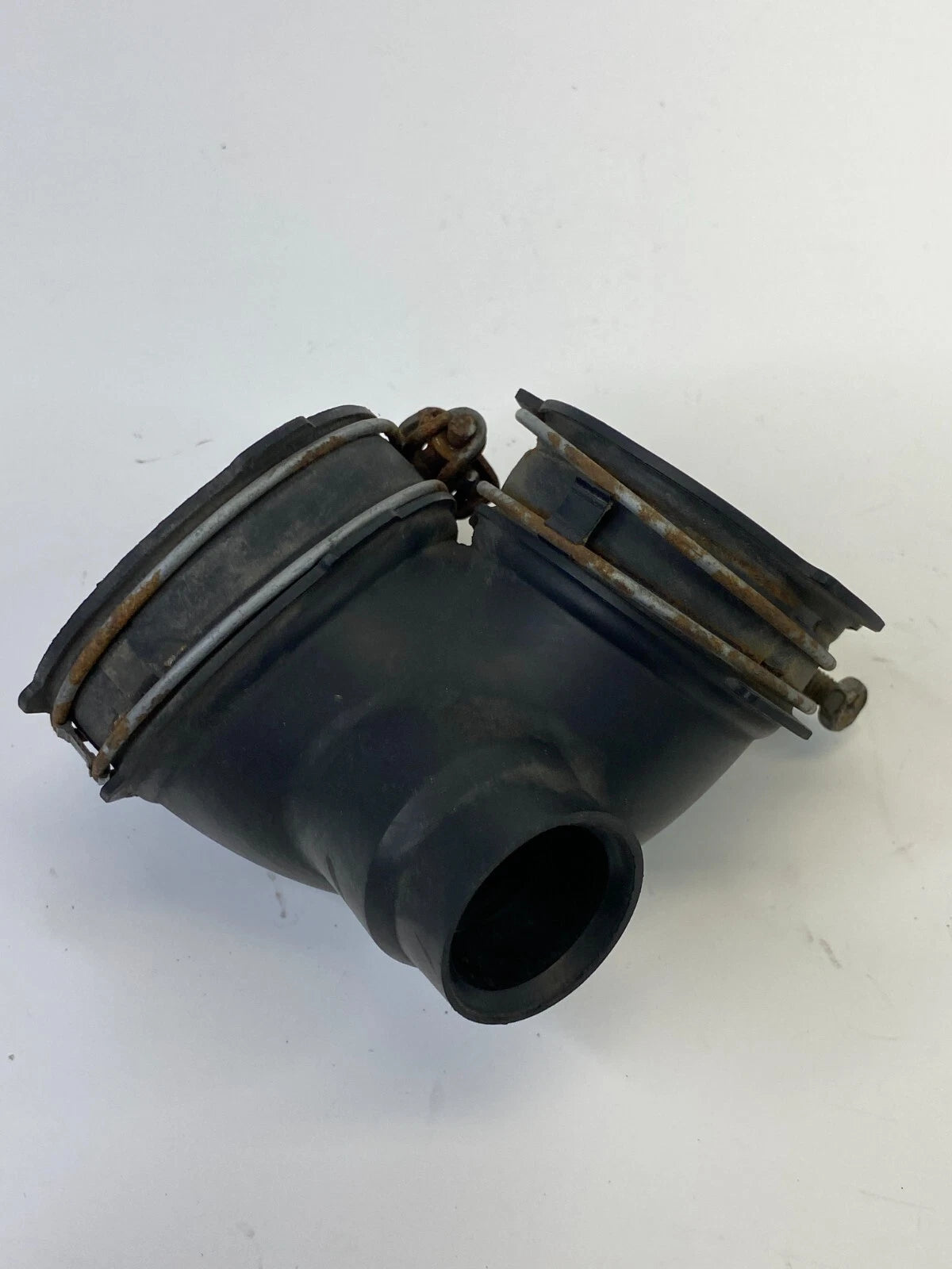 2010-2015 TOYOTA PRIUS ENGINE AIR CLEANER INTAKE HOSE INLET TUBE 17881-37120