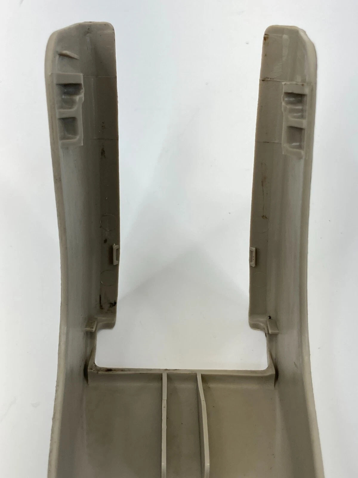 01-03 TOYOTA HIGHLANDER FRONT LEFT SEAT TRACK OUTER COVER TRIM CAP 72137-48020