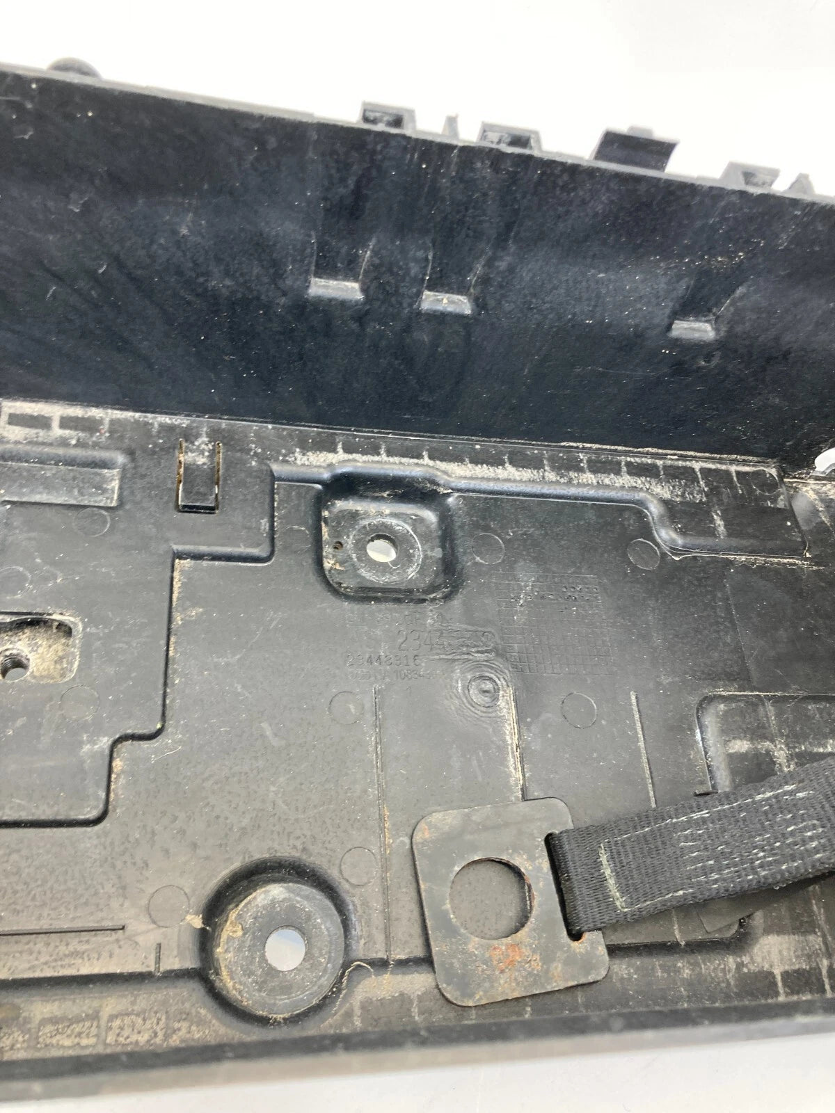 2014 2015 CHEVROLET MALIBU SEDAN BATTERY SUPPORT TRAY PAD HOLDER COVER 23448318