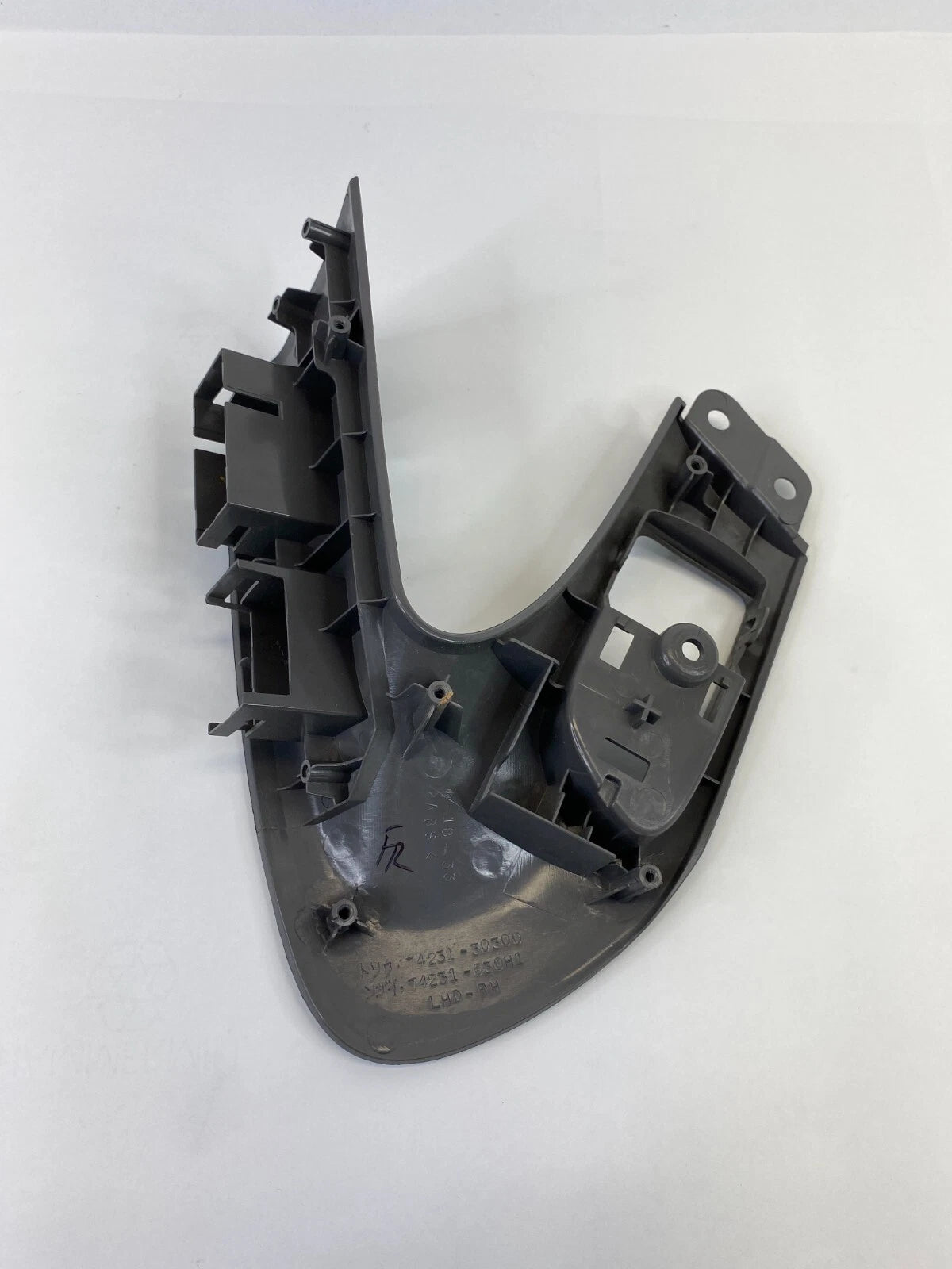 1998-2005 LEXUS GS300 FRONT RIGHT DOOR GRIP HANDLE BEZEL TRIM 74231-30300 OEM