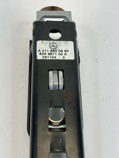 06 07 MERCEDES-BENZ ML500 FRONT RIGHT SIDE SEAT BELT HEIGHT ADJUSTER A2118600688